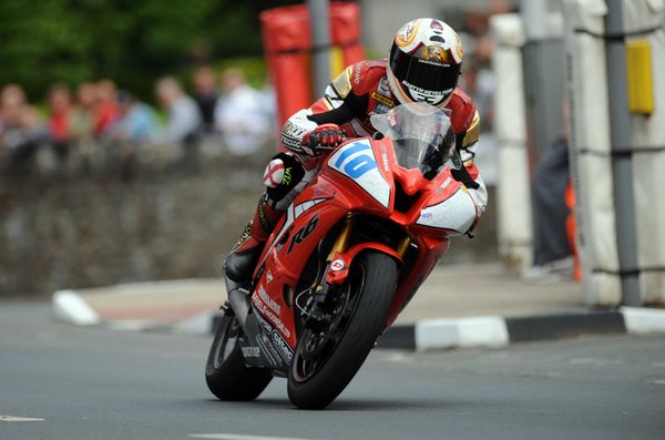 Steve Plater takes his maiden TT victory in the first Relentless Supersport TT in 2008