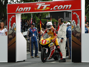 Giy Martin prepares to get the Superstock race under way at TT2008