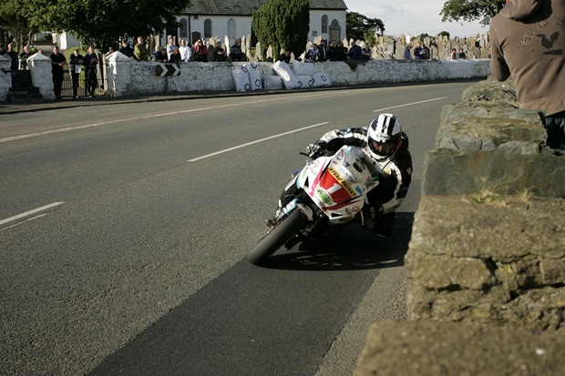 Isle of Man TT winner Michael Dunlop in action at the Southern 100 (Alan Armstrong)