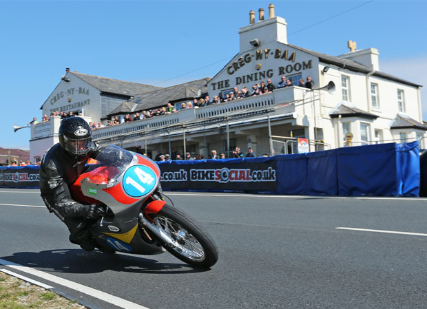 Alan Oversby in action on the Davies Motorsport Honda at the Creg-ny-baa hotel