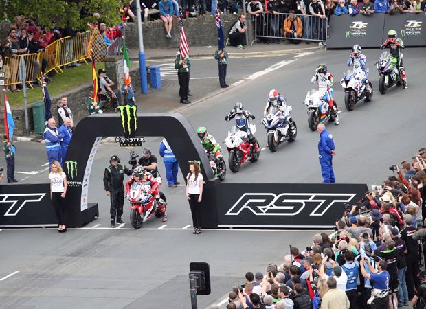 Superbike TT 2015 start line 