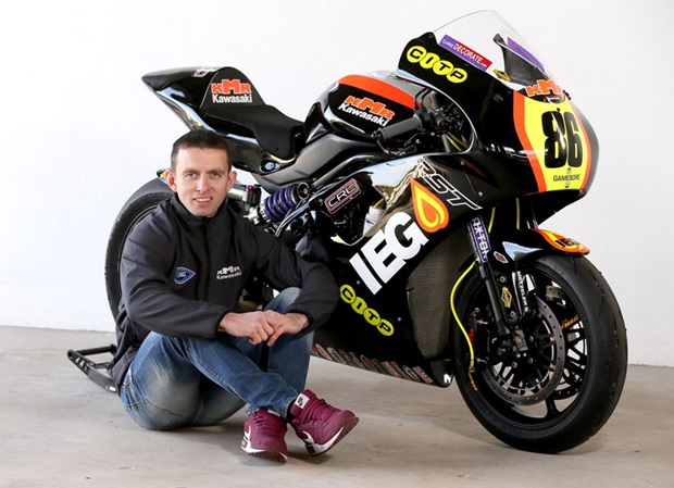 Derek McGee with the KMR Kawasaki he'll campaign in 208. Photo Stephen Davison / Pacemaker Press Intl.