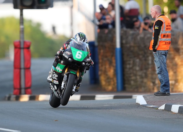 Michael Dunlop leads the qualifying for the Bennetts Lightweight TT Race