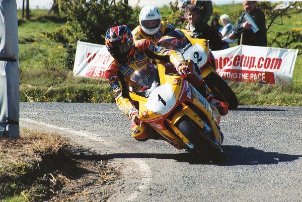 2000 Ulster Grand Prix - DJ leads Jason Griffiths at the Hairpin