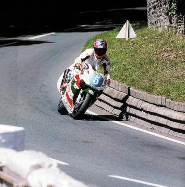 Approaching Governors Bridge during Junior 600 TT of 1999
