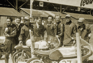 The previously unpublished photo of the team at Honda's first TT in 1959 (Honda)