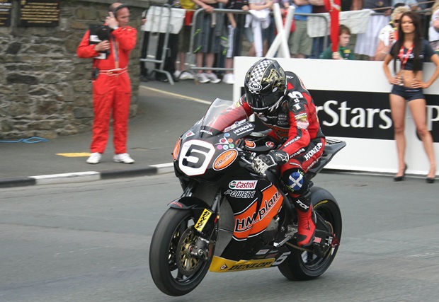 Keith Amor at the start of the PokerStars Superbike race (Mark 'Wally' Walters)