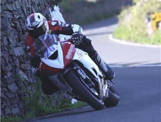 Mark Buckley during the 2010 TT (www.simonsracepics.co.uk)