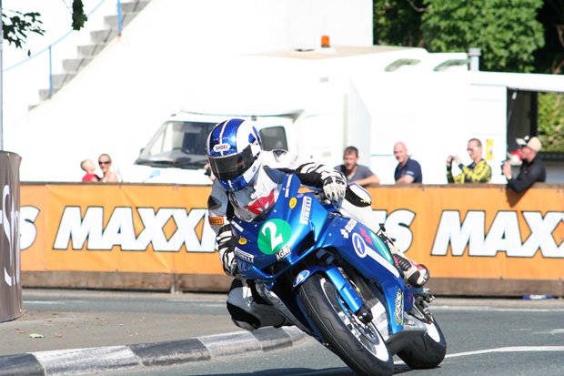 Jenny Tinmouth rounds Quarterbridge during the 2010 TT Zero race (Mike Hammonds)