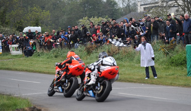 Ryan Farquhar and Michael Dunlop battle to the line at Tandragee (Stephen Davison/Pacemaker)