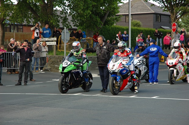 Dan Kneen - Its Man Against Machine