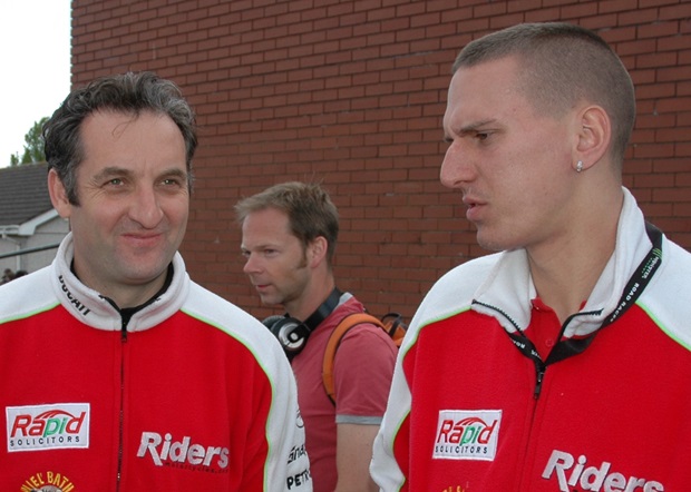 Michael Rutter (left) chats with Martin Jessopp during the 2011 Isle of Man TT