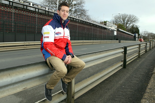 Simon Andrews at the TT Grandstand (Dave Kneen/ManxPhotosOnline.com)