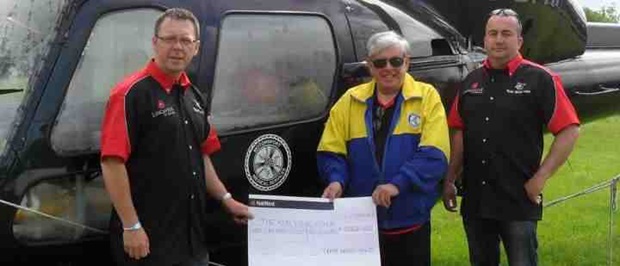 Members of Team Hairy Snid with Dr David Stevens of the Rob Vine fund (centre)