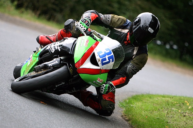 Isle of Man TT racer Ivan Lintin in action at the International Gold Cup (Glynne Lewis)