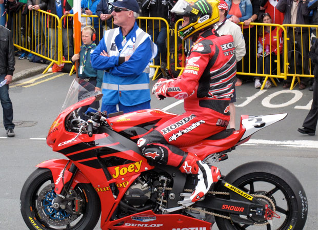 john mcguinness tt legend road racing legends ebook honda and john mcguinness pay tribute to joey dunlop john mcguinness tt legend road racing legends ebook honda and john mcguinness pay tribute to joey dunlop