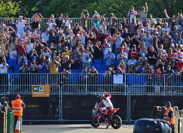 John McGuinness salutes the Fans