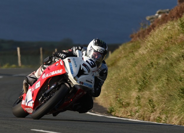 Michael Dunlop practicing on the Buildbase BMW Superbike Credit davekneale.com/iomtt.com