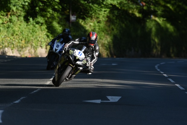 Hutchy in full flight Photo DaveKneale.com