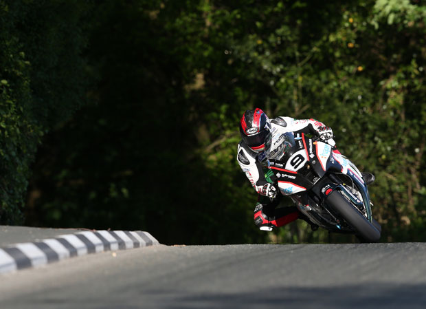 Ian Hutchinson at Greeba Castle on Thursday night practices
