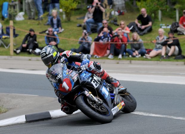 John McGuinness in action at Governor’s Bridge during the Superstock Race. Pacemaker Press Intl.