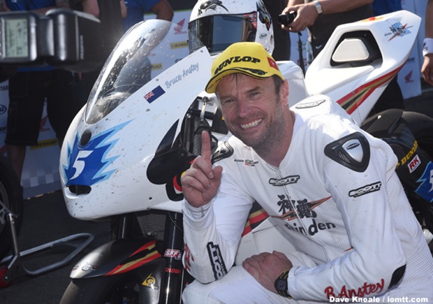 Bruce Anstey wins SES TT Zero for Mugen