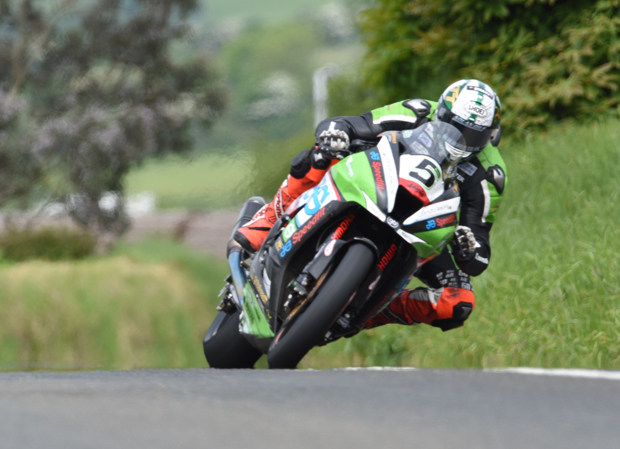Peter Hickman, Superbike TT 2016. Credit: Dave Kneale/iomtt.com