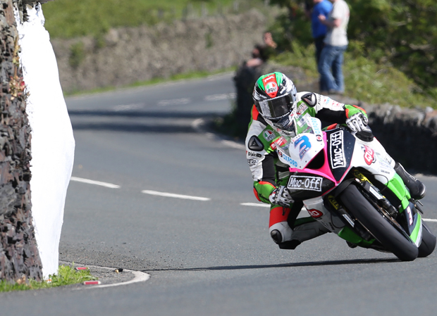 James Hillier at Tower Bends in Monday morning's Monster Energy Supersport TT Race 1. | Credit Dave Kneen / Pacemaker Press Intl