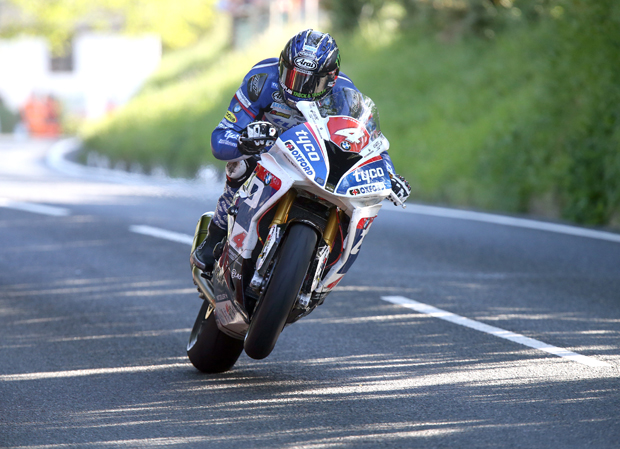 Ian Hutchinson, 2016 RL360º Superstock Race, Barregarrow