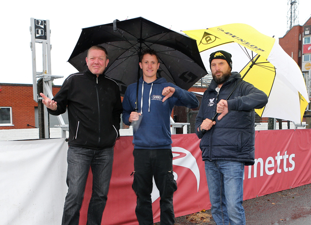 Gary Thompson, Dean Harrison, Bruce Anstey give the thumbs own to the weather