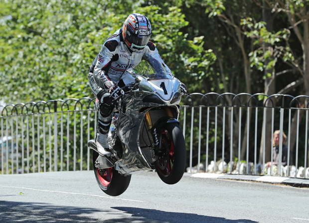 Davo Johnson, Norton, Ballaugh Bridge, RST Superbike TT Race, Credit: Dave Kneen