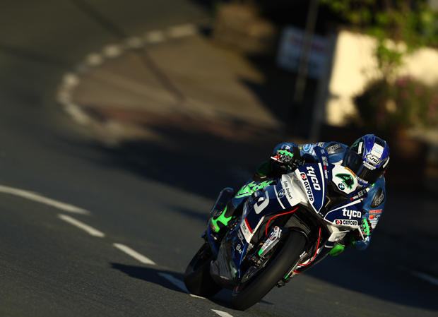 Tyco BMW's Ian Hutchinson at Union Mills during qualifying. Credit: Tyco BMW