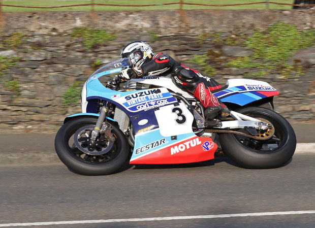 Michael Dunlop, Douglas Road Corner, Photo Dave Kneen / Pacemaker Press Intl