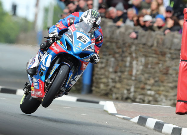 Michael Dunlop at St Ninian's crossroads in PokerStars Senior TT Race: Photo credit Dave Kneen/Pacemaker Press Intl