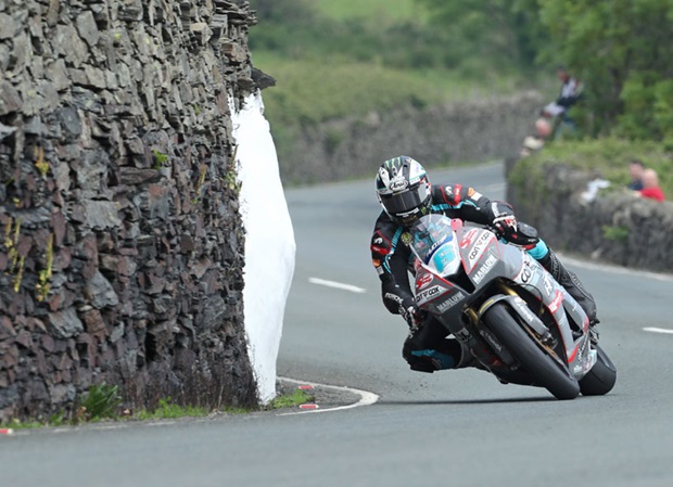 Michael Dunlop wins the Monster Energy Supersport TT Race 1. Photo Dave Kneen / Pacemaker Press Intl.