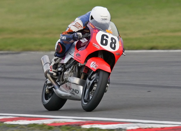 Olie Linsdell testing the hub-centre steered Yamaha at Brands Hatch
