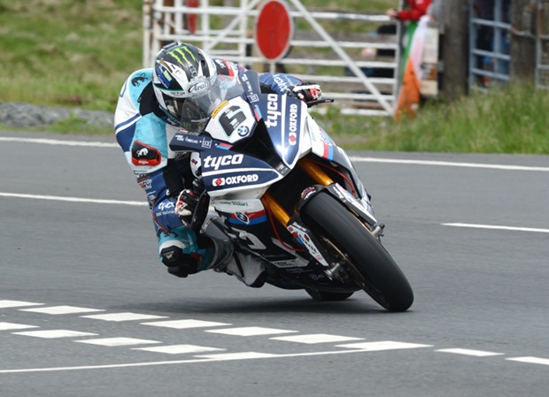 Michael Dunlop crosses the tram tracks at the Bungalow during the 2018 Isle of Man TT Senior Race. Photo RP Watkinson