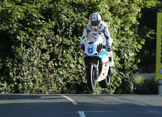 Michael Rutter leaps Ballaugh Bridge on the Mugen. Photo Dave Kneen/iomtt.com