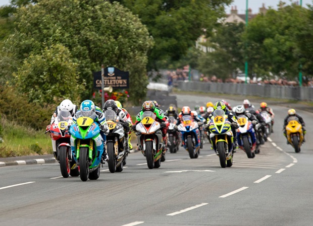 Southern 100 mass start with Dean Harrison leading