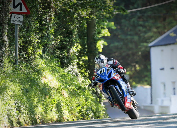 Michael Dunlop riding the Bennetts Suzuki in 2017 Superbike TT